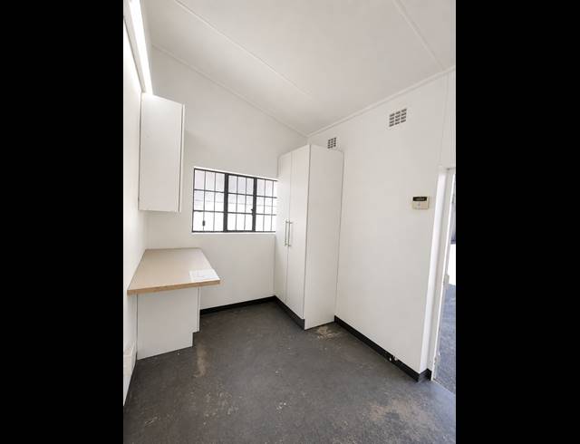 88M² WORKSHOP TO LET IN ARCADIA